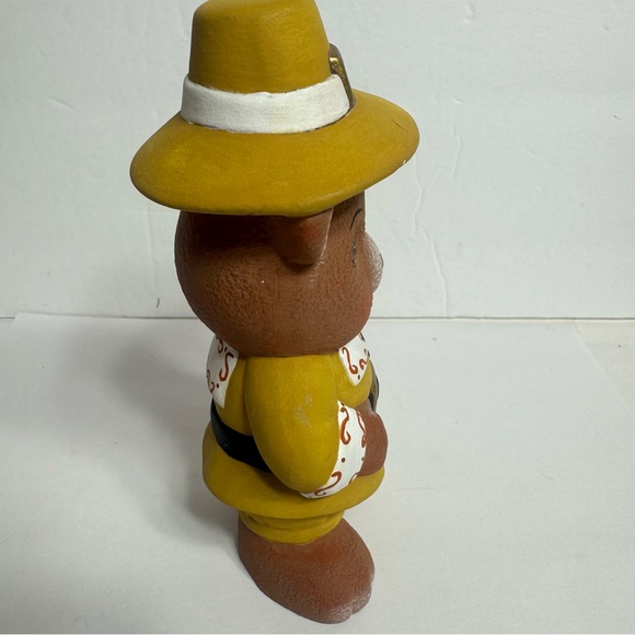 Hand painted pilgrim teddy bear. Adorable ceramic bear wearing yellow outfit - Picture 3 of 12